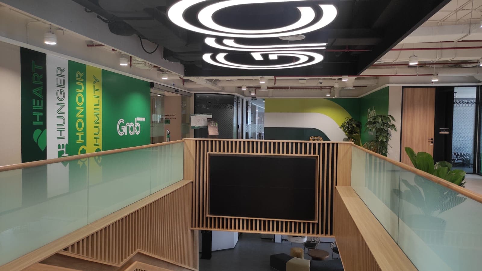 Wall Graphic Kampanye Internal — Grab